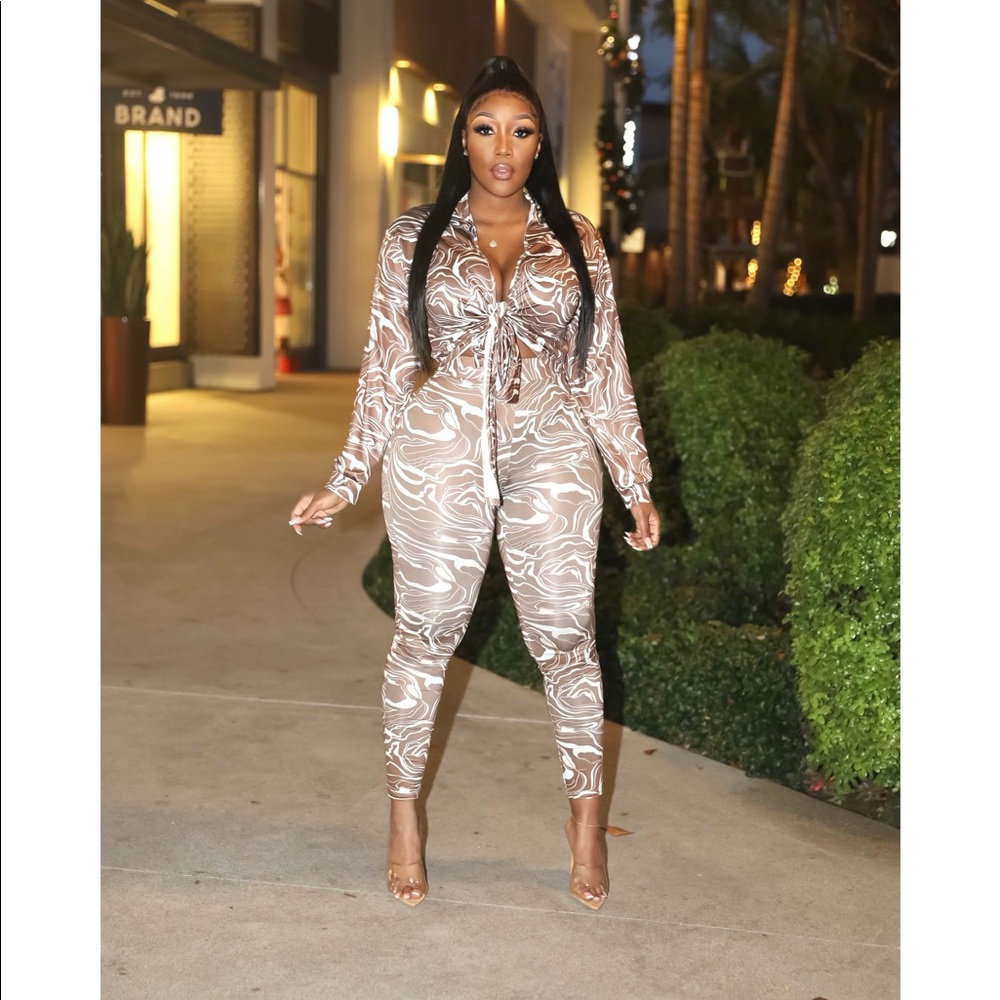 2piece Pants Set ✨ prices are cheaper on our site ✨